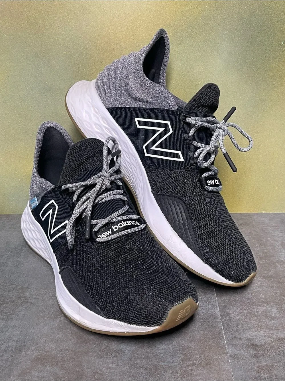 New Balance Women's Fresh Foam Roav T-Shirt Black/Gray Sneakers Size 9.5B